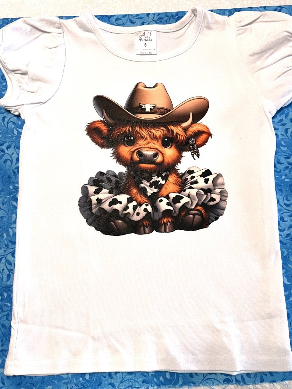 Cute Highland Cow Shirt Girls Size: 6 White with HTV Vinyl on front.